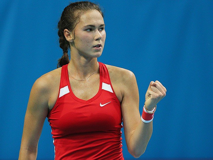 Vikhlyantseva Takes on Vesnina