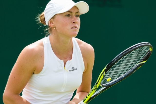 Sasnovich ousts top seed Mladenovic